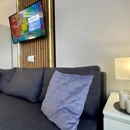 Valencia Slantchev Briag